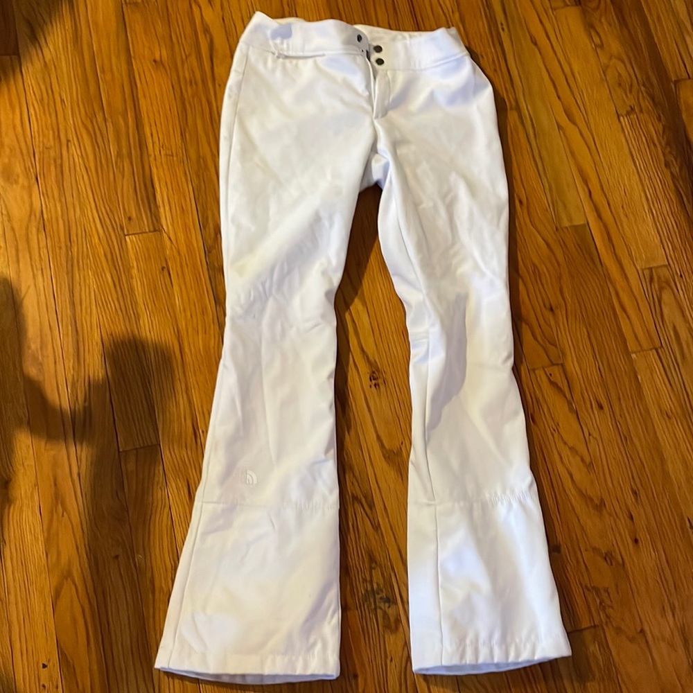 North face white snow pants, great quality, warm inside lining, size M